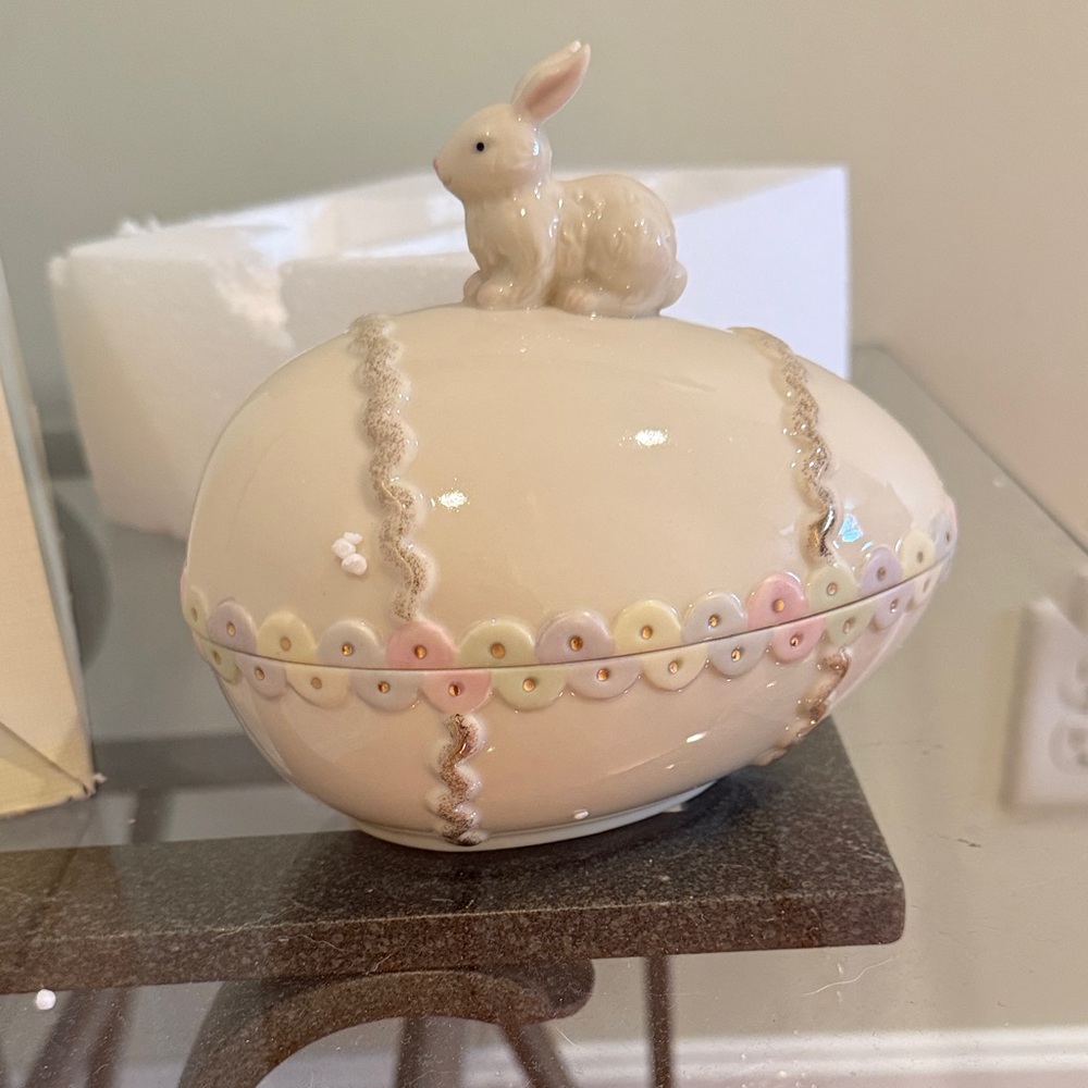 Lenox - Cream Egg with Bunny Accent - brand new in box